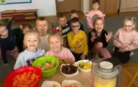 Pracowite Smerfy w roli małych kucharzy (12)