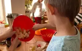Pracowite Smerfy w roli małych kucharzy (5)