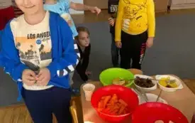 Pracowite Smerfy w roli małych kucharzy (4)