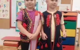 .Przedszkolaki poznają polskie stroje ludowe (11)