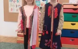 .Przedszkolaki poznają polskie stroje ludowe (10)