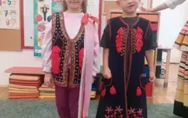 .Przedszkolaki poznają polskie stroje ludowe (7)