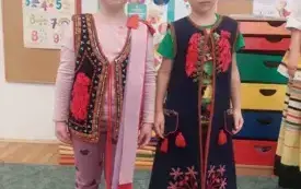 .Przedszkolaki poznają polskie stroje ludowe (5)