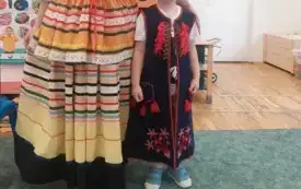 .Przedszkolaki poznają polskie stroje ludowe (4)