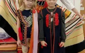 Przedszkolaki poznają polskie tańce i stroje ludowe (3)