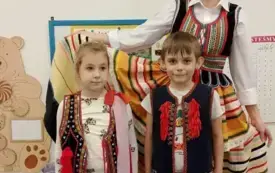 Przedszkolaki poznają polskie tańce i stroje ludowe (1)