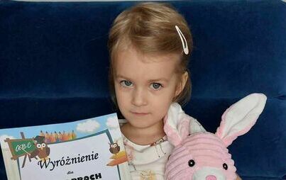 Zdjęcie do 3 letnia Daria wyr&oacute;żniona w Konkursie Recytatorskim &bdquo;Zwierzaczek &ndash; Wierszowniaczek&rdquo;